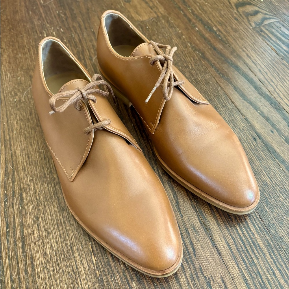 Everlane, The Modern Oxford, Color: Cognac Brown
Size: 7 W, Brand New
